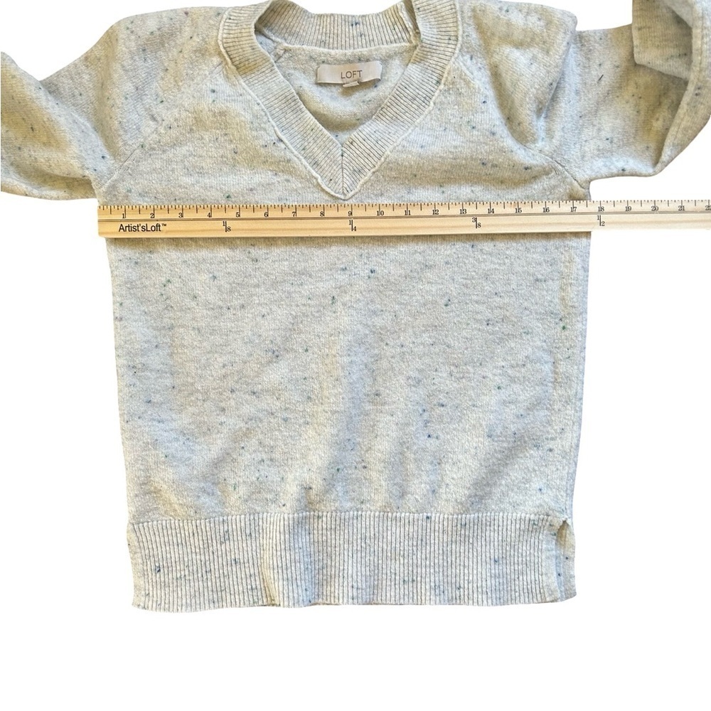 Loft Women’s Speckled V Neck Cream
Sweater  XS - Picture 5 of 9